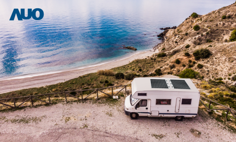 「可撓輕量化太陽光電板SunCurva」使用輕量特殊耐候型複合板取代傳統太陽能板的玻璃前板，不僅降低70%重量，每米平方僅3Kg；具有抗衝擊性能及通過電磁相容性測試，可應用於交通運輸工具，如露營車、遊艇等